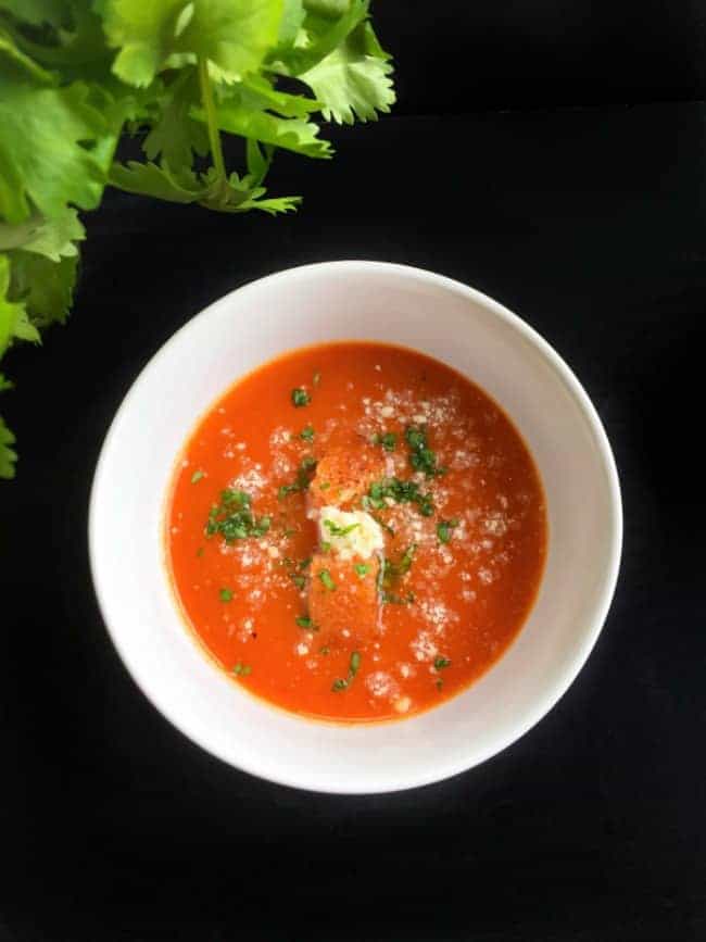 Easy Spanish Gazpacho - Cold Tomato Soup (No Cook) #gazpacho