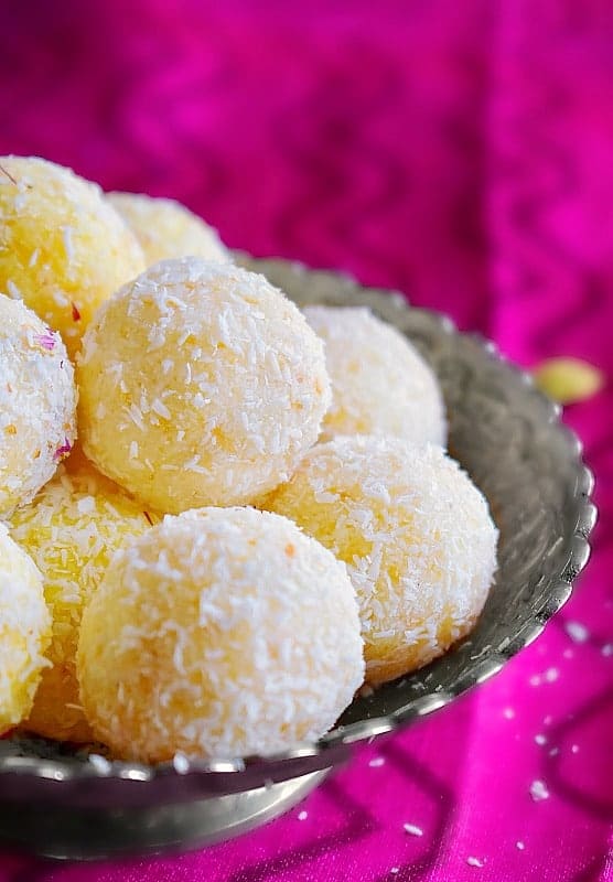 how to make Instant Coconut Ladoo