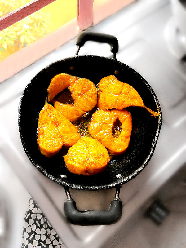 bengali fish curry recipe - shorshe mach jhol