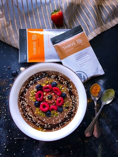 breakfast-chocolate-smoothie-bowl