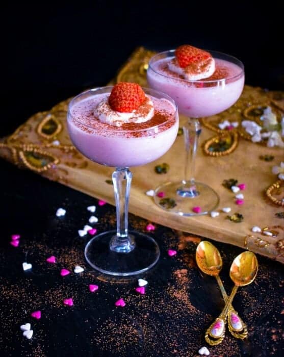 3 ingredients strawberry mousse using coconut milk