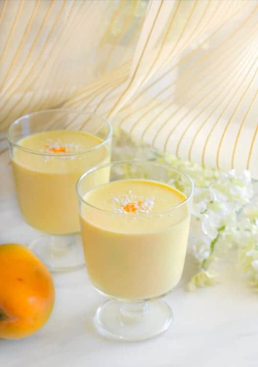 tropical-Mango-Coconut-smoothie-with-turmeric