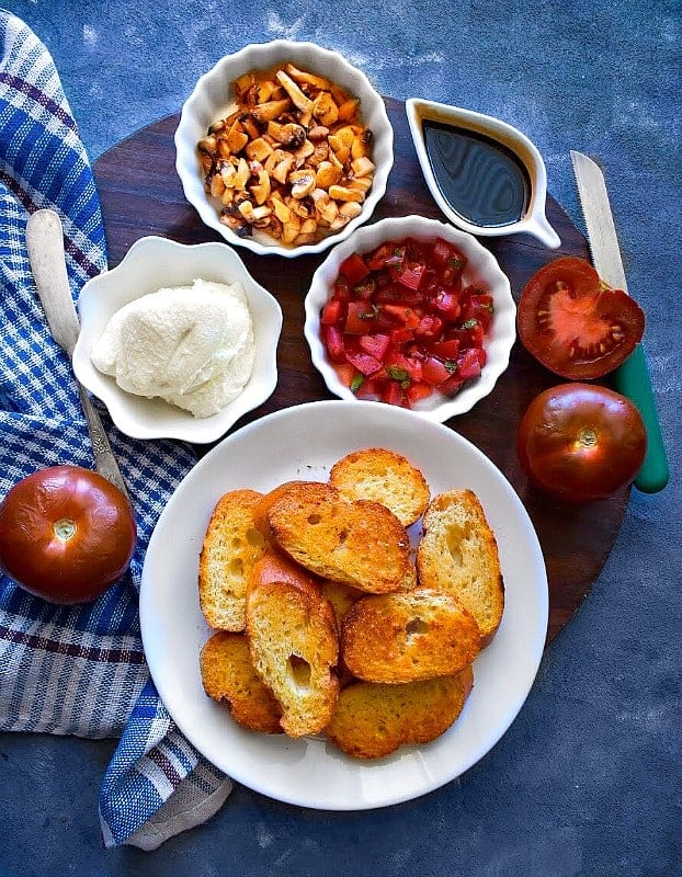 Crostini Ingredients on the plate