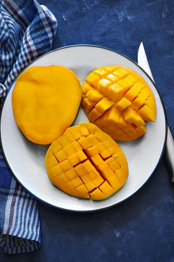 fresh-indian-mango-cut