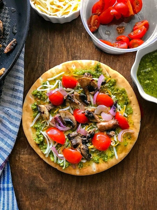 Quick-Pesto-Mushroom-Flatbread-Pizza