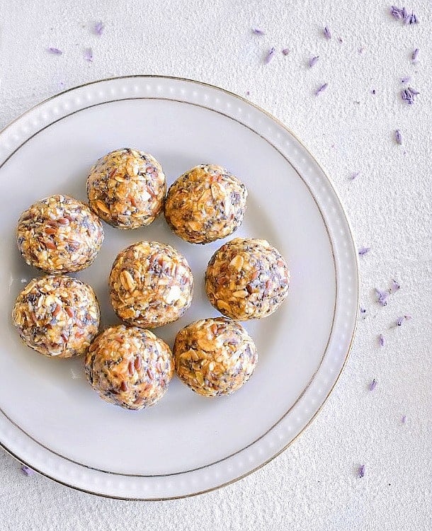 Cashew-Ginger Protein Energy Balls 