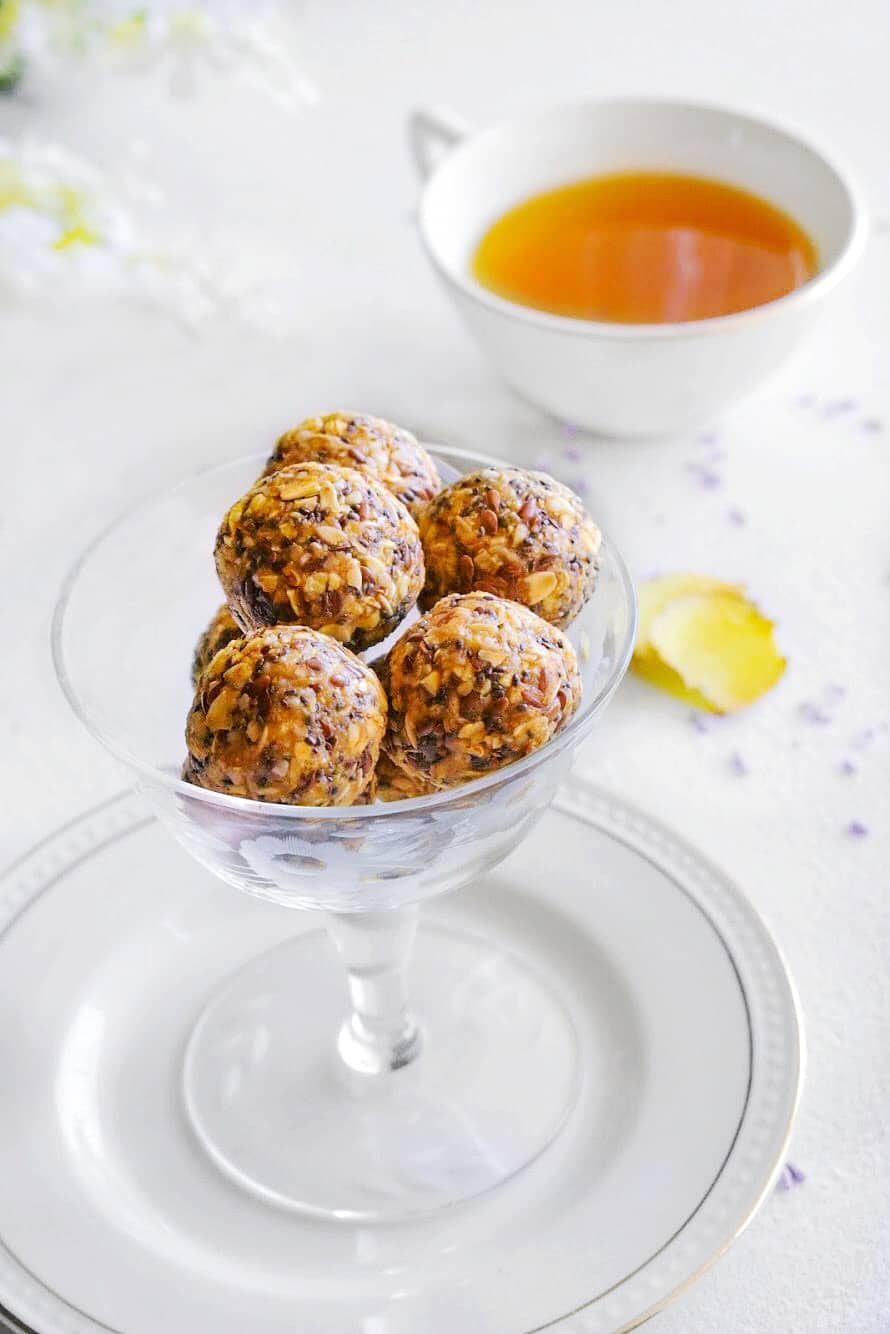 cashew-protein-balls