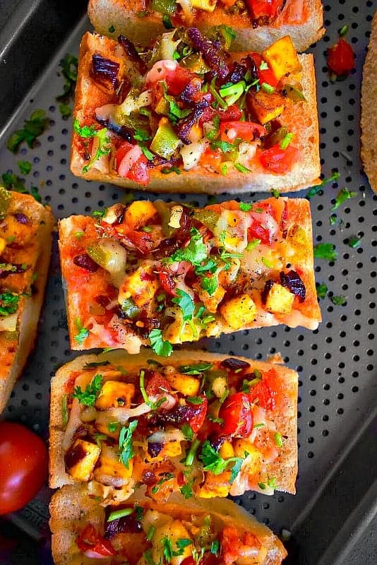 Quick Achari Paneer Pizza Using Bread Paneerpizza