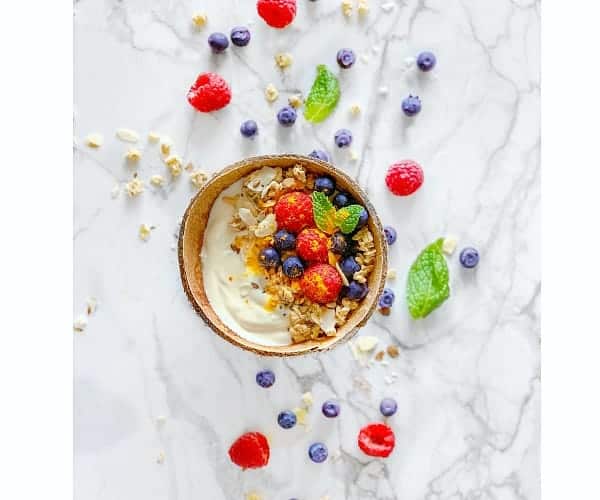breakfast turmeric berries yogurt bowls