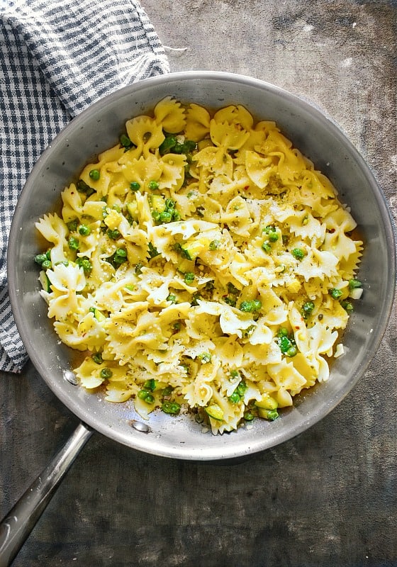 Quick Bowtie Pesto Pasta with Zucchini and Peas