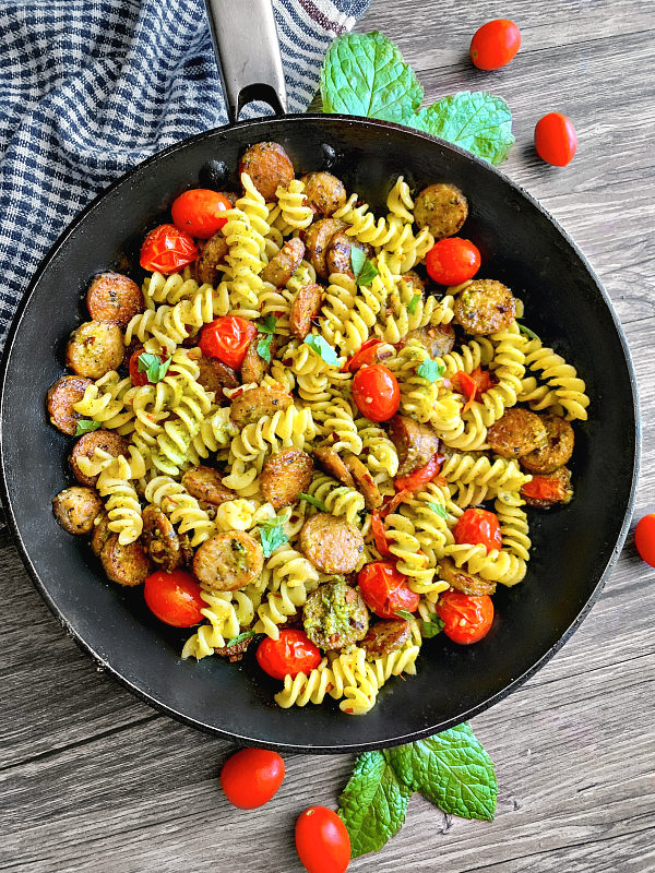 pesto pasta sausage tomato