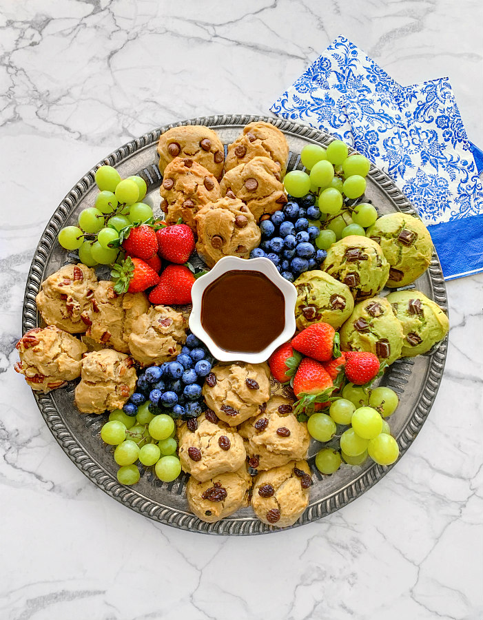 easy-cookie-charcuterie-board