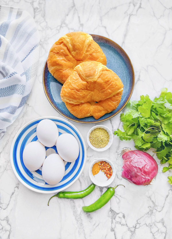masala-egg-croissant-sandwich-ingredients