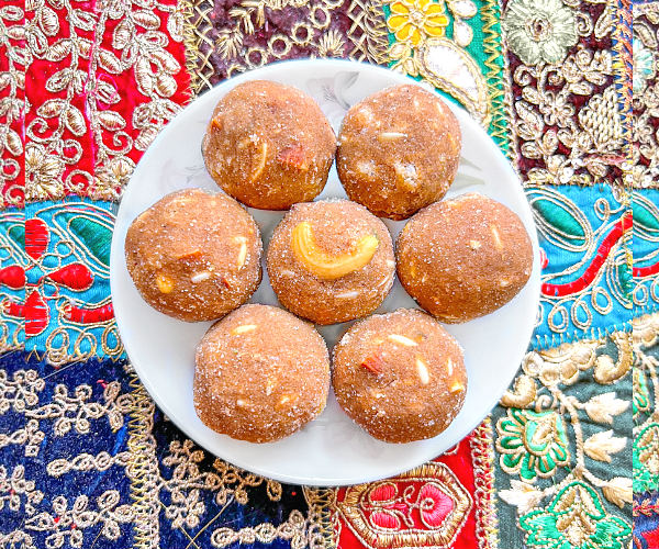 Easy Atta Ladoo Recipe-Whole Wheat Flour Ladoo Recipe